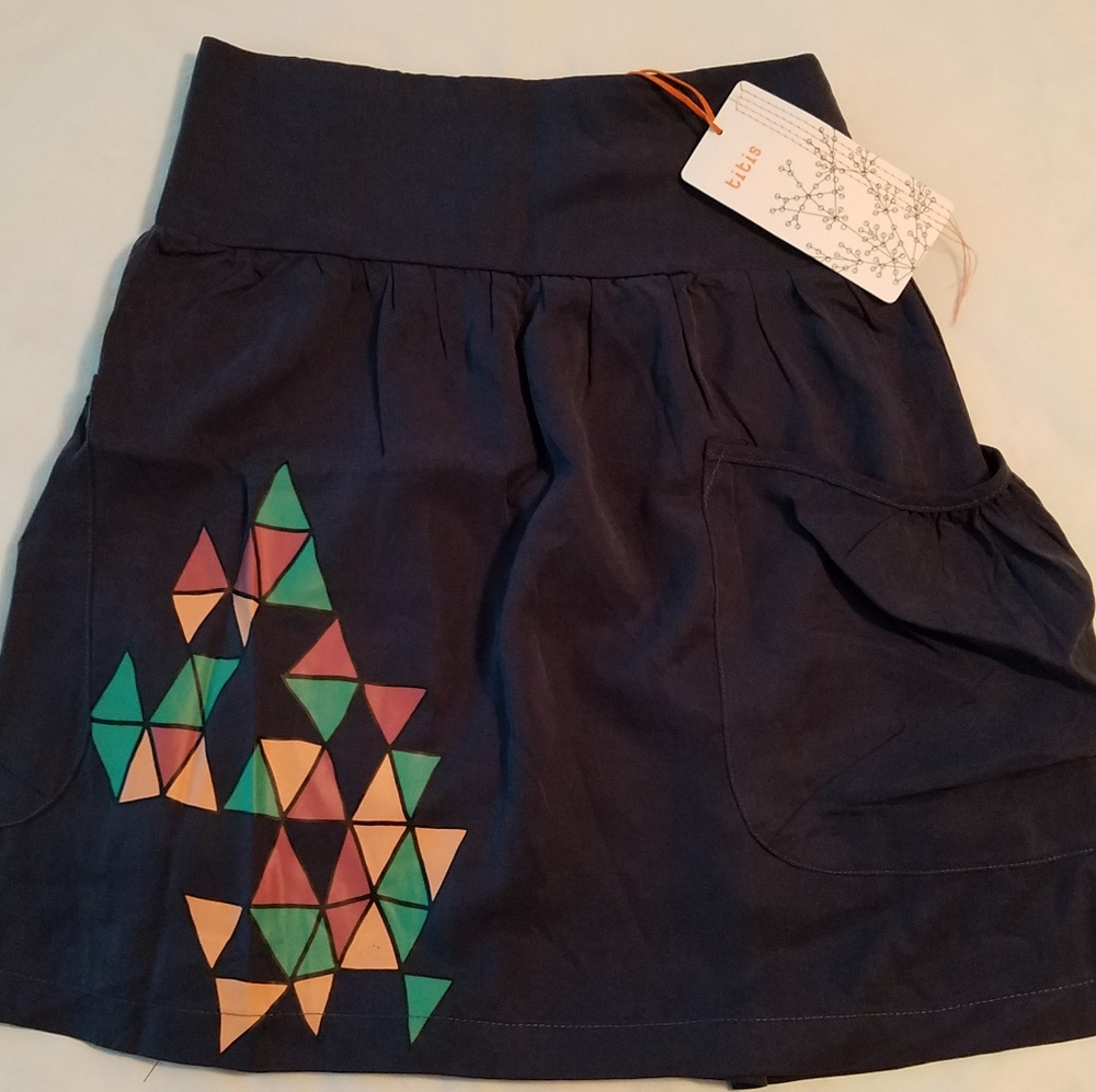 Adorable little skirt, new with tags